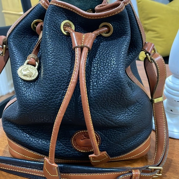 VTG Dooney & Bourke Drawstring Hobo Bag All Weather Leather Black and Tan - Picture 14 of 14